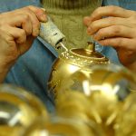 wystawa ręcznie zdobionych ozdób choinkowych