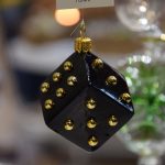 wystawa ręcznie zdobionych ozdób choinkowych