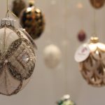 wernisaż szklanych, ręcznie zdobionych ozdób w trebiszowie