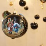 wernisaż szklanych, ręcznie zdobionych ozdób w trebiszowie