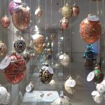 wernisaż szklanych, ręcznie zdobionych ozdób w trebiszowie