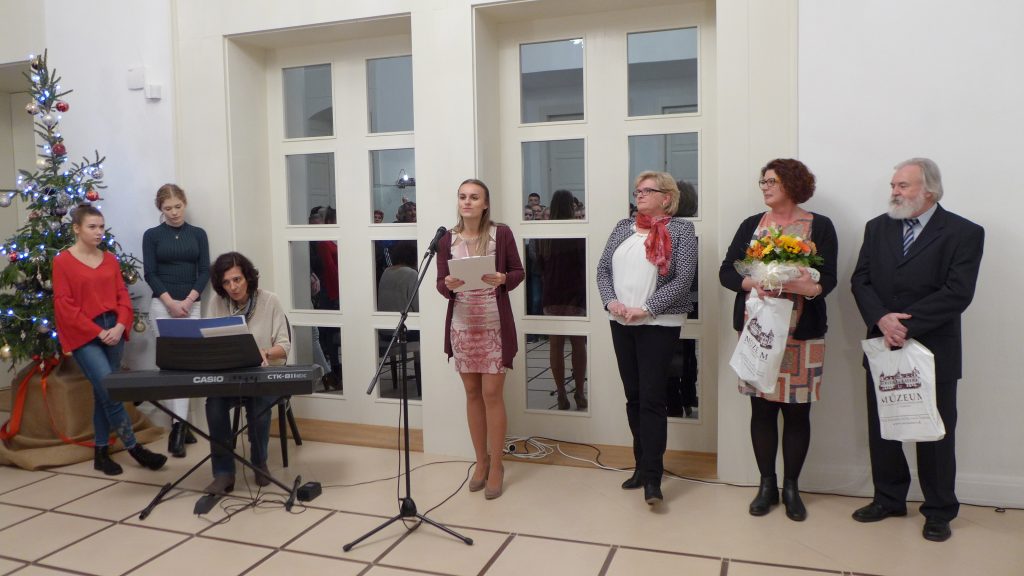 wernisaż szklanych, ręcznie zdobionych ozdób w trebiszowie