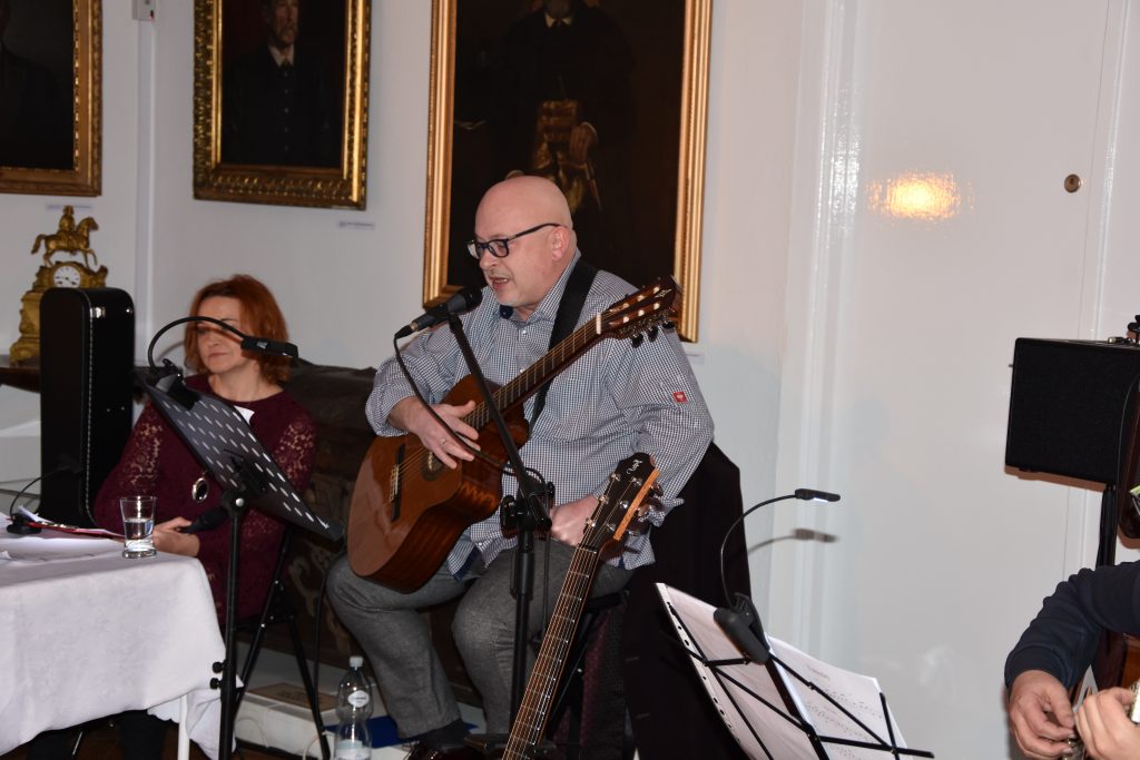 wieczór słowno-muzyczny i promocja książki „bieszczady na gitarę i cztery pory roku”. 1 marzec 2019 r.