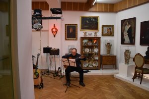 wieczór słowno-muzyczny i promocja książki „bieszczady na gitarę i cztery pory roku”. 1 marzec 2019 r.