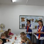 warsztaty zdobienia pisanek tradycyjnymi ludowymi metodami.