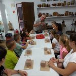 warsztaty rzeźbiarstwa w ramach "spotkań z etnografią"