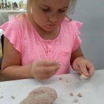 warsztaty rzeźbiarstwa w ramach "spotkań z etnografią"