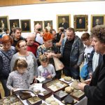 fotorelacja z wydarzenia opowieści zza widnokręgu  - spotkania z turystyką, pt.  „skamieniałości ślady życia utrwalone w skałach”.