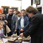 fotorelacja z wydarzenia opowieści zza widnokręgu  - spotkania z turystyką, pt.  „skamieniałości ślady życia utrwalone w skałach”.