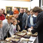 fotorelacja z wydarzenia opowieści zza widnokręgu  - spotkania z turystyką, pt.  „skamieniałości ślady życia utrwalone w skałach”.