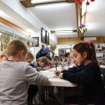 „malowanie na szkle”.