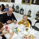 warsztaty dekorowania bombek choinkowych