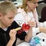 warsztaty dekorowania bombek choinkowych