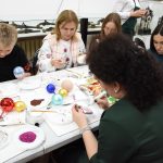 warsztaty dekorowania bombek choinkowych