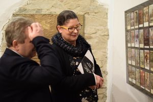 wystawa pocztówek i biżuterii patriotycznej w gorlicach