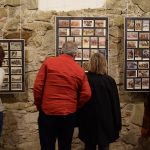 wystawa pocztówek i biżuterii patriotycznej w gorlicach