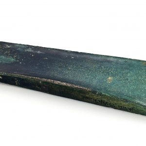 0216 M. A. Siekierka z podniesionymi brzegami – broń (Jasło stan. 29, pow. jasielski) ok. XVII – XIII w. lat p. n., brąz