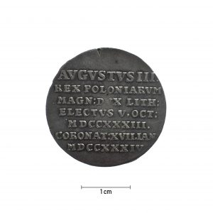 0659 Zbiory numizmatyczne St. Kadyiego; August III Sas (1734); medal koronacyjny - rewers