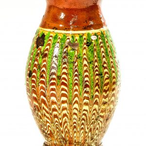 10 Etnografia -Flakon, garncarz Skibiński z Kołaczyc, ok. 1918 r., wys. 25 cm, śr. brzuśca - 13 cm, śr. dna - 10 cm.