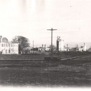 101 AF Jasło Rynek strona wschodnia ruiny magistratu, po lewej ruiny domów Stanisława Witowskiego i Krementowskicgo 1946 r.