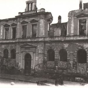 103 AF Jasło, Ruiny Hotelu Krakowskiego, widok od ul. Kościuszki, 1945 r.