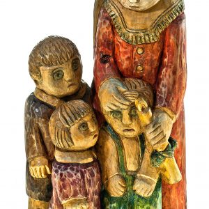 2094 Etnografia - Podsmalanie włosów na gromniczną, rzeźba w drewnie, Kolano, Zygmunt Walenciuk, 1980 r., wys. 53 cm, szer. 23 cm, gł. 13 cm