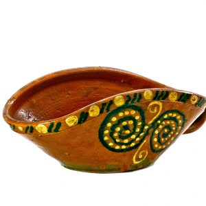 2697 Etnografia - Gliniana sosierka, wykonana przez Mariana Biernackiego z Kłodawy w latach 70 - tych, wys. 10,5 cm, szer. 15 cm, dł. 27,5 cm