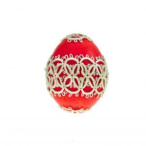 2924 Etnografia - Frywolitka, wykonana przez Annę Barnuś z Jasła w 2006 r., wys. 6,6 cm, śr. 5,1 cm -min