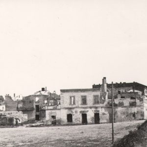 99 AF Jasło Ruiny Stary Sąd  od północy, w głębi ul. K. Wielkiego 1945 r.