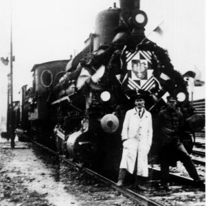 3018 AFH Lokomotywa na dworcu kolejowym w Jaśle. pocz. XX w.