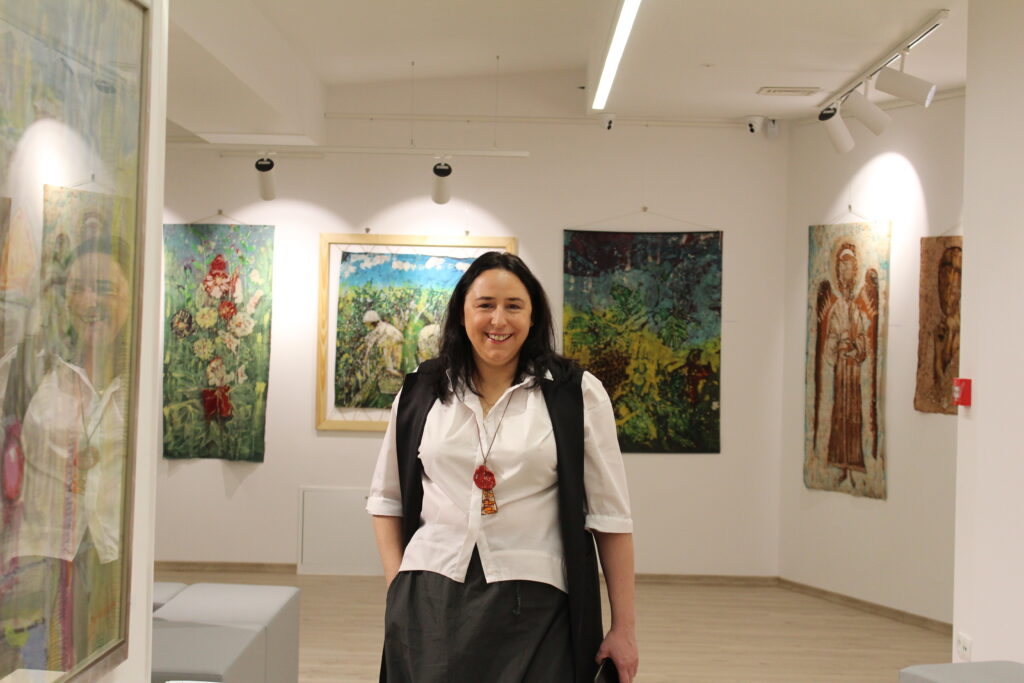 „zachowane w batiku” - relacja z wernisażu marty wachel