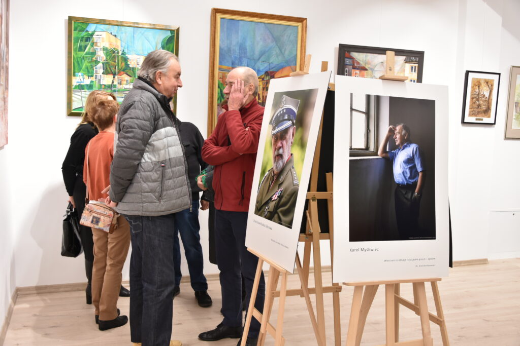 wernisaże grudniowych wystaw