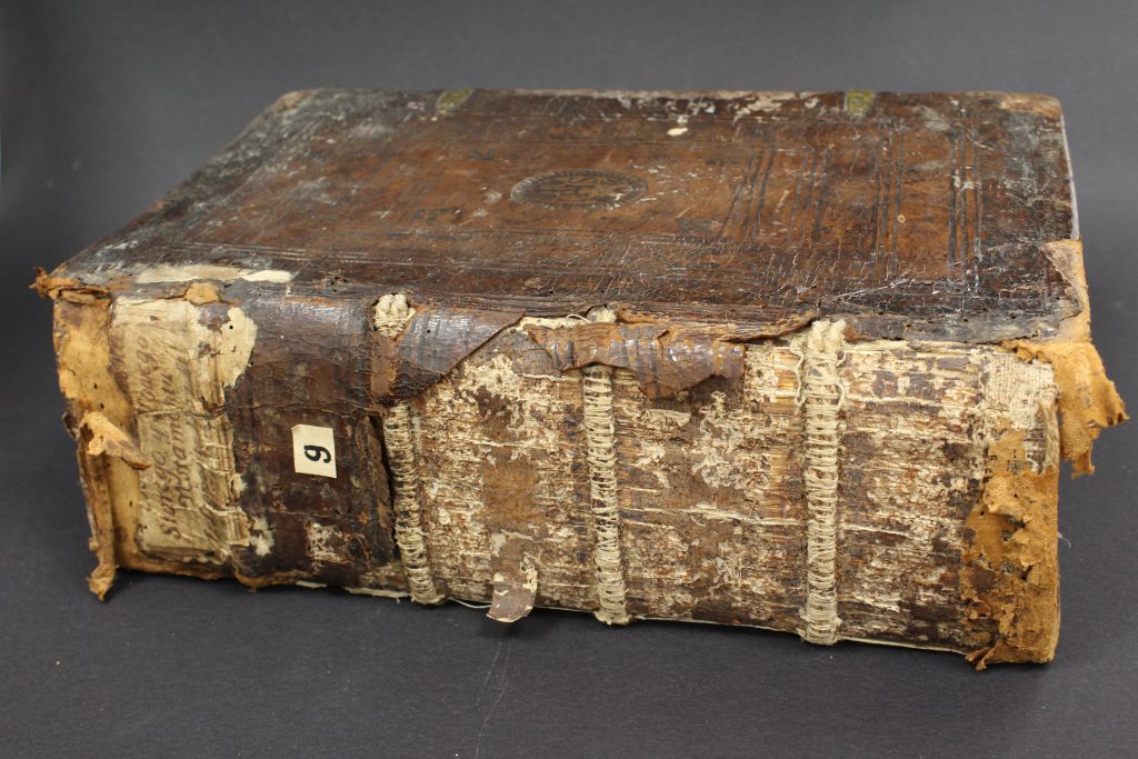 kolejna konserwacja starodruków