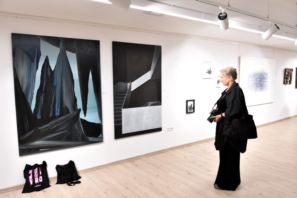 wernisaż wystawy „bez interpretacji” w muzeum regionalnym w jaśle