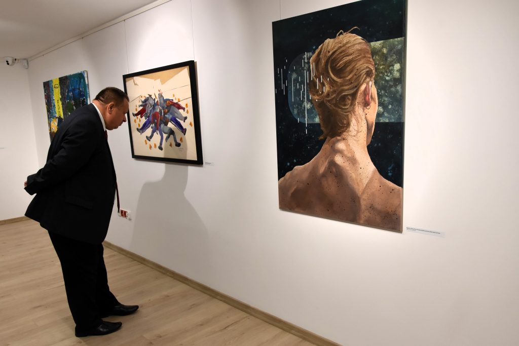 wernisaż wystawy „bez interpretacji” w muzeum regionalnym w jaśle