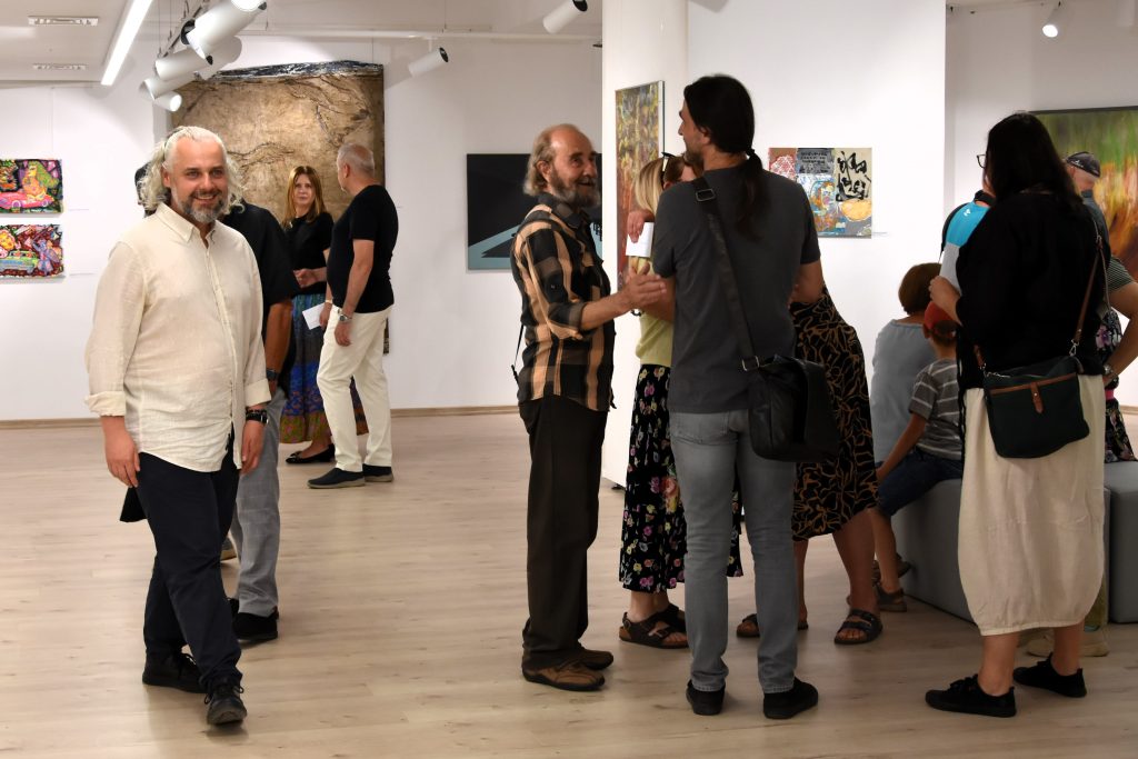 wernisaż wystawy „bez interpretacji” w muzeum regionalnym w jaśle