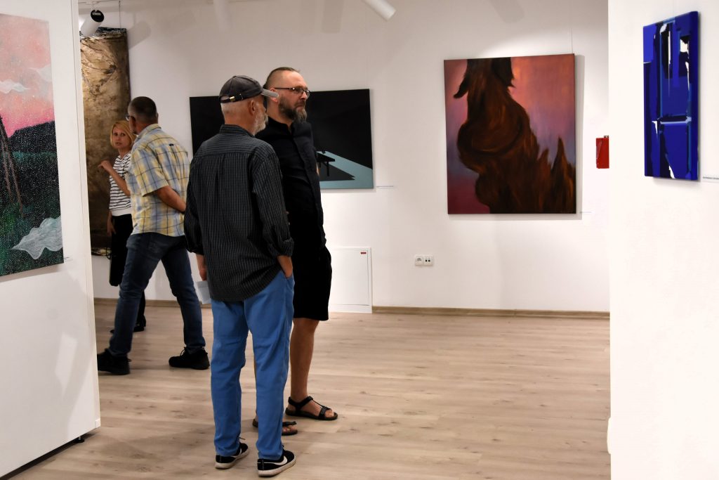 wernisaż wystawy „bez interpretacji” w muzeum regionalnym w jaśle