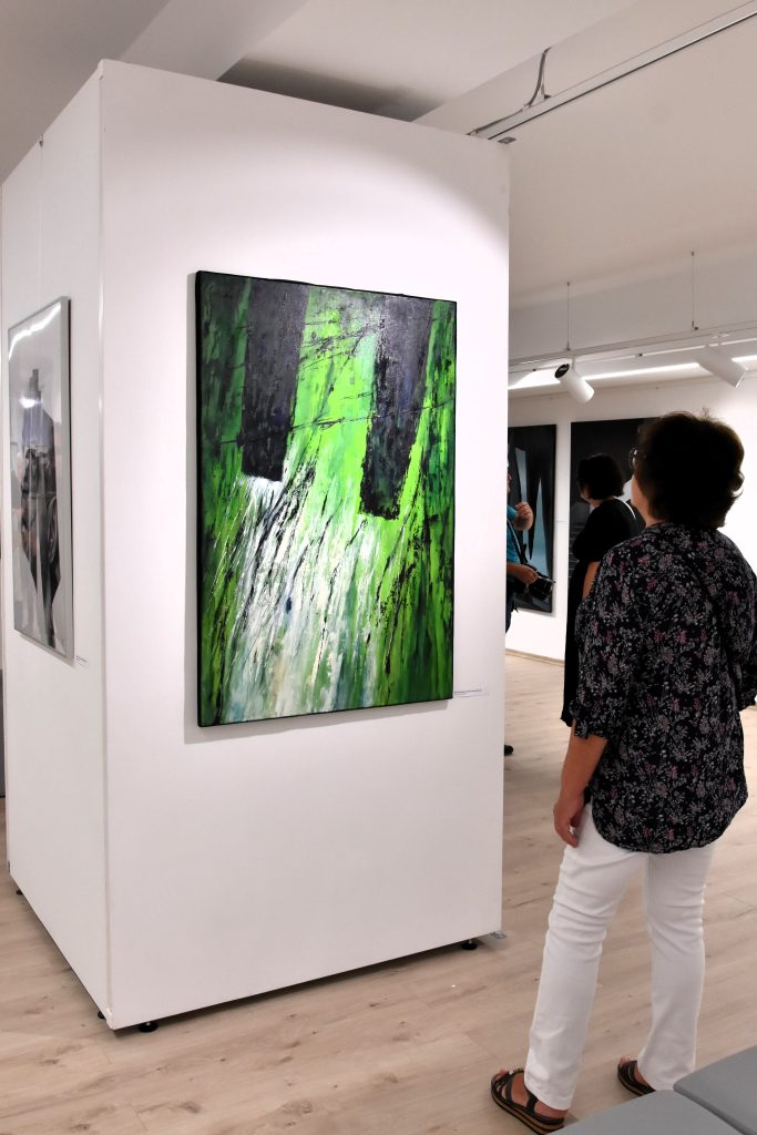 wernisaż wystawy „bez interpretacji” w muzeum regionalnym w jaśle