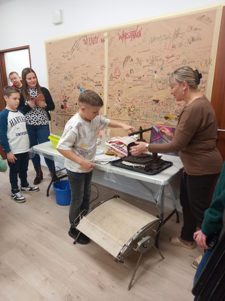 warsztaty papieru i kaligrafi