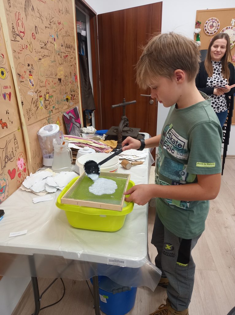 warsztaty papieru i kaligrafi