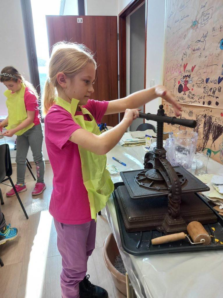 warsztaty papieru i kaligrafi