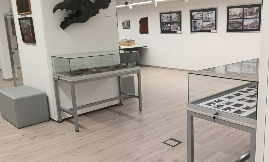 nowe gabloty ekspozycyjne i sprzęt multimedialny dla muzeum regionalnego w jaśle